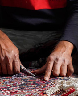 رفو گری قالی در قالیشویی قاسم آباد مشهد 