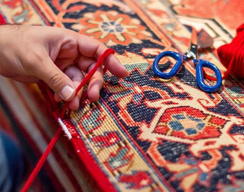 خدمات تخصصی و حرفه ای رفوی فرش در قالیشویی قاسم آباد مشهد 